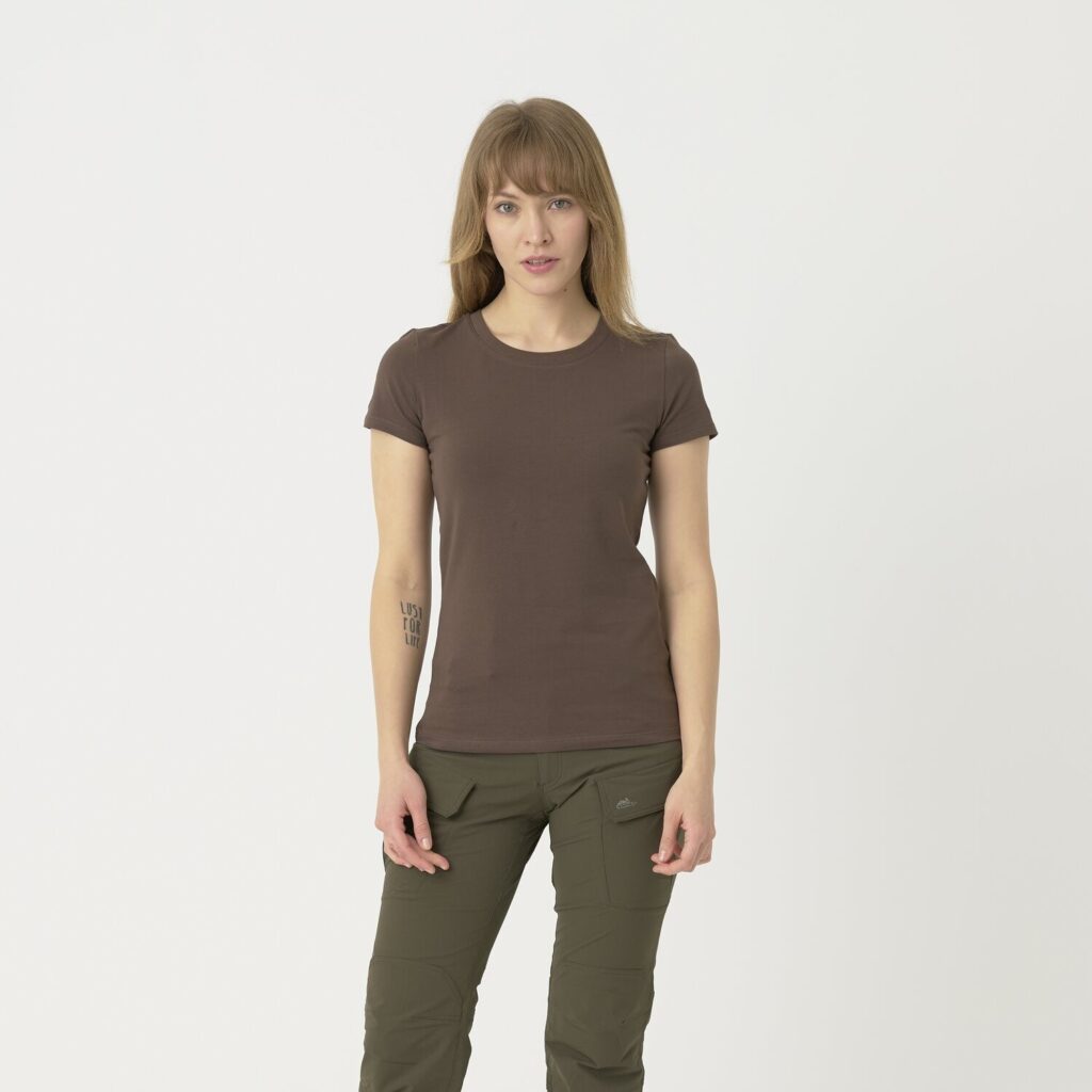 kobieta w T-shircie Slim Organic